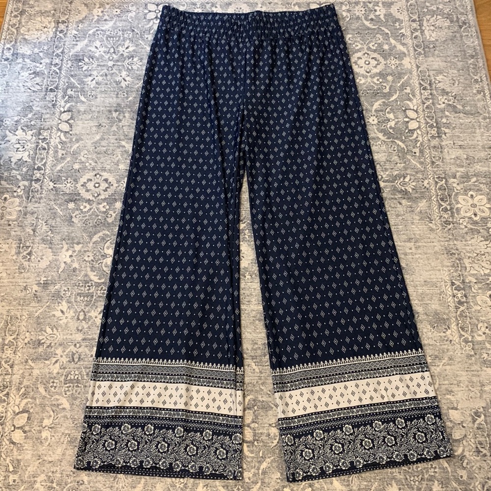 New Directions Soft Flare Pants 💙 Navy Blue & White